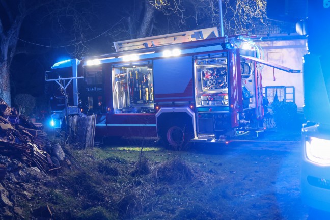 Zwei Feuerwehren bei Brand im Heizraum eines landwirtschaftlichen Gebudes in Enns im Einsatz