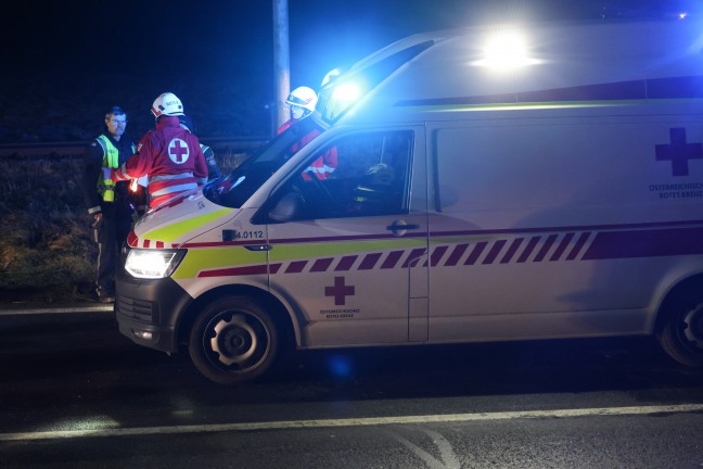 Auto gegen Linienbus: Zwei Schwerverletzte bei Frontalkollision auf Eferdinger Strae in Alkoven