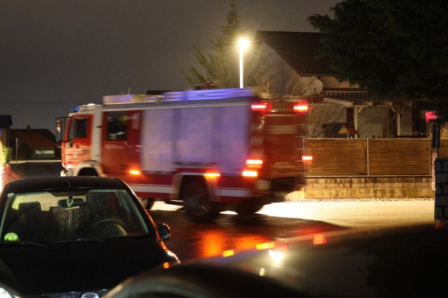 Personenrettung: Einsatz nach befrchtetem CO-Austritt im Keller eines Wohnhauses in Pucking