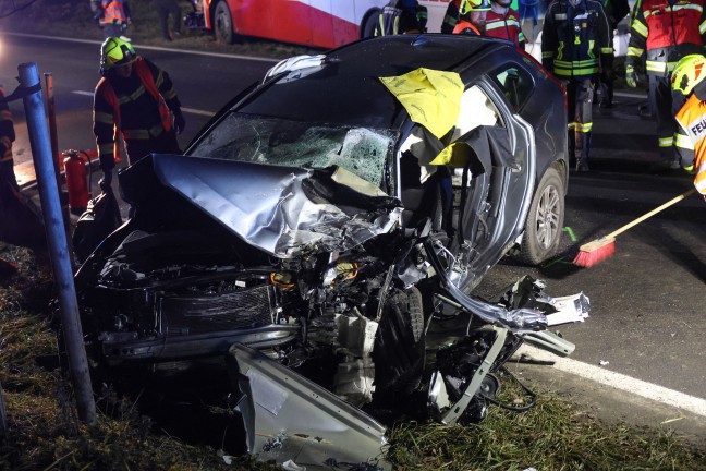 Tdlicher Verkehrsunfall: Autolenker (70) erlag nach schwerem Crash mit Linienbus seinen Verletzungen