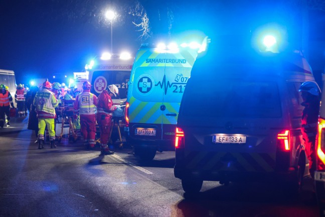 Tdlicher Verkehrsunfall: Autolenker (70) erlag nach schwerem Crash mit Linienbus seinen Verletzungen