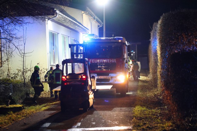 Drei Feuerwehren bei Brand bei einem Tischlereibetrieb in Scharnstein im Einsatz