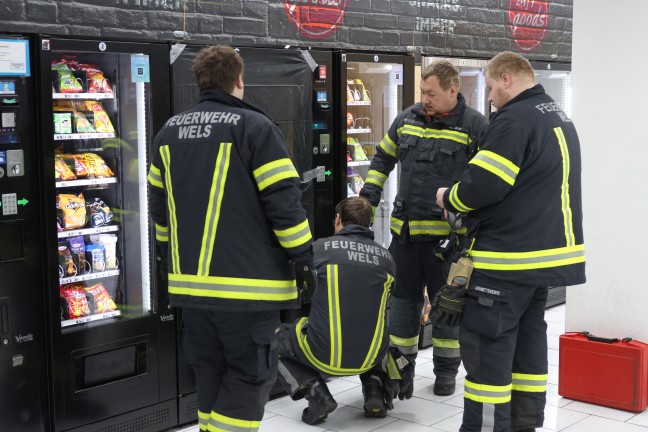 Kaputter Snackautomat in Automatenlokal in Wels-Innenstadt sorgte fr Einsatz der Feuerwehr