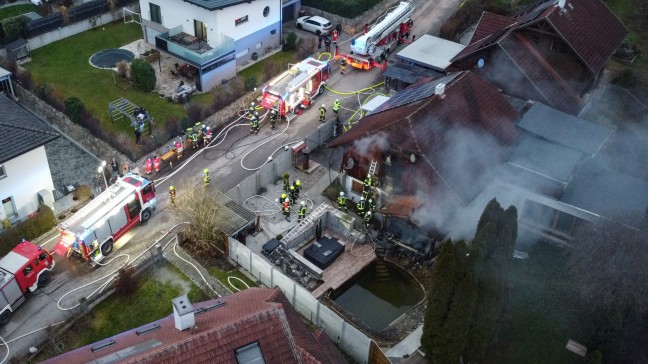 Sechs Feuerwehren bei Brand bei einem Wohnhaus in Pichl bei Wels im Einsatz