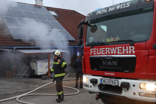 Sechs Feuerwehren bei Brand bei einem Wohnhaus in Pichl bei Wels im Einsatz