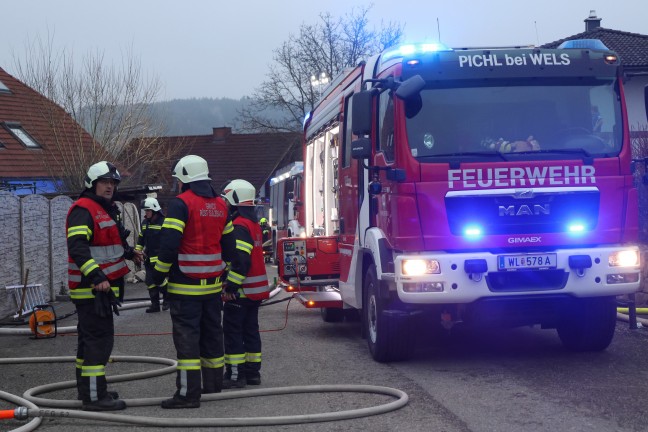 Sechs Feuerwehren bei Brand bei einem Wohnhaus in Pichl bei Wels im Einsatz