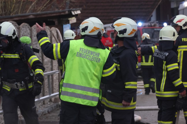 Sechs Feuerwehren bei Brand bei einem Wohnhaus in Pichl bei Wels im Einsatz