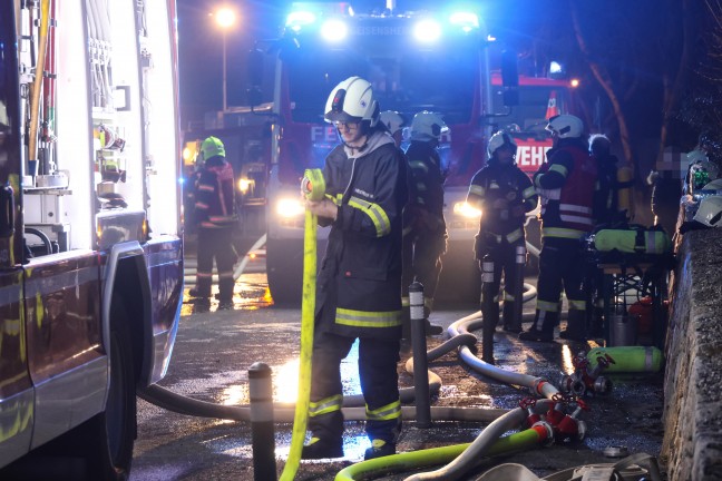 Sechs Feuerwehren bei Brand bei einem Wohnhaus in Pichl bei Wels im Einsatz