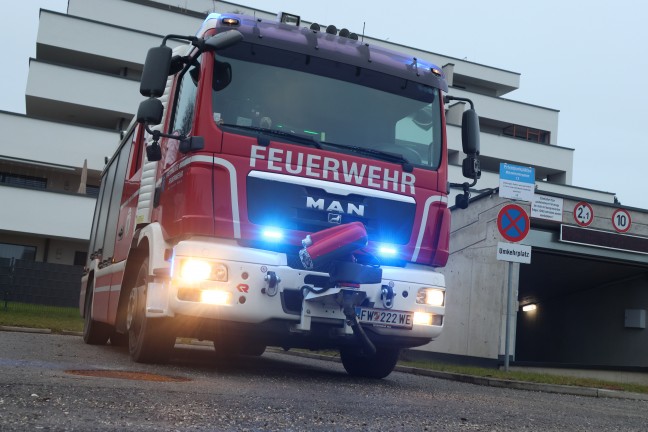 Feuerwehr nach gemeldetem CO-Alarm in einer Wohnanlage in Wels-Vogelweide im Einsatz
