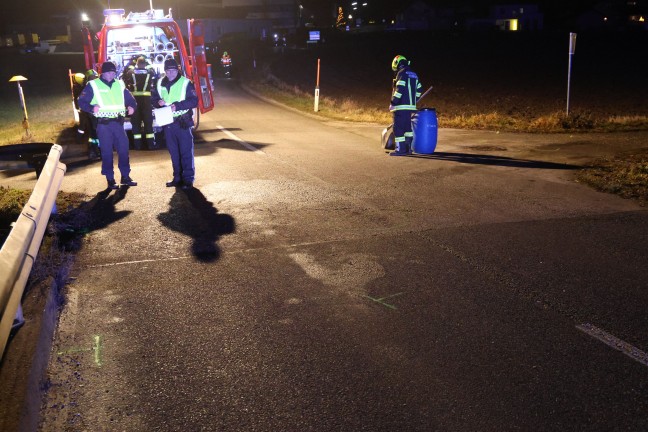 Crash zwischen Postfahrzeug und PKW auf Rieder Strae bei Aurolzmnster