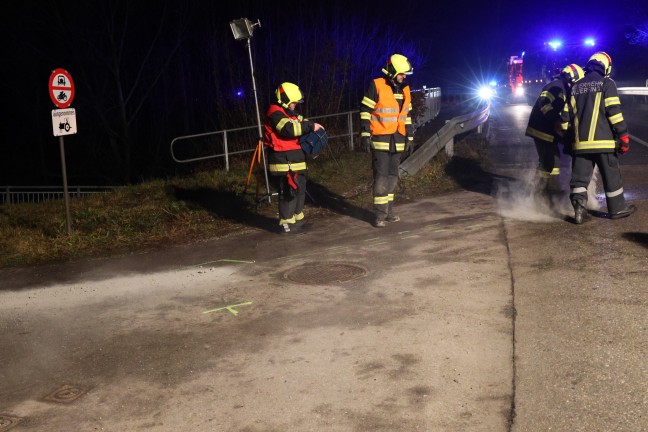 Crash zwischen Postfahrzeug und PKW auf Rieder Strae bei Aurolzmnster