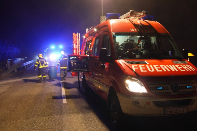 Crash zwischen Postfahrzeug und PKW auf Rieder Strae bei Aurolzmnster