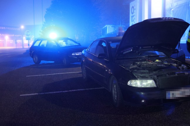 Turboschaden bei Abschleppmanver: Feuerwehr zu gemeldetem PKW-Brand nach Sattledt alarmiert