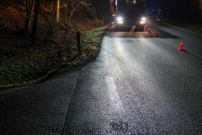 Auto berschlagen: Verkehrsunfall mit zwei Verletzten auf Nibelungenstrae in Haibach ob der Donau
