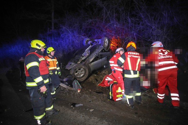 Acht Verletzte bei schwerem Crash zwischen zwei Fahrzeugen in Marchtrenk