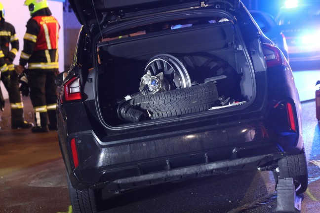 Streifkollision: Vier Verletzte bei Crash zwischen zwei PKW in Sipbachzell