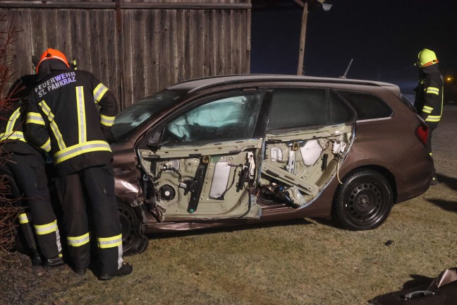 Streifkollision zwischen zwei Autos auf Pyhrnpass Stra�e bei St. Pankraz