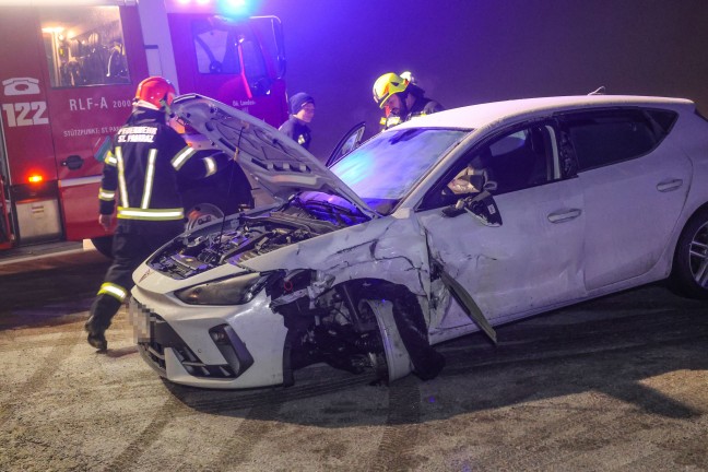 Streifkollision zwischen zwei Autos auf Pyhrnpass Stra�e bei St. Pankraz