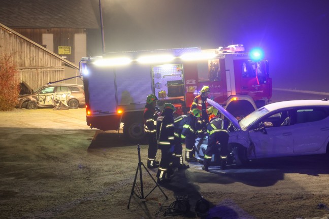 Streifkollision zwischen zwei Autos auf Pyhrnpass Stra�e bei St. Pankraz
