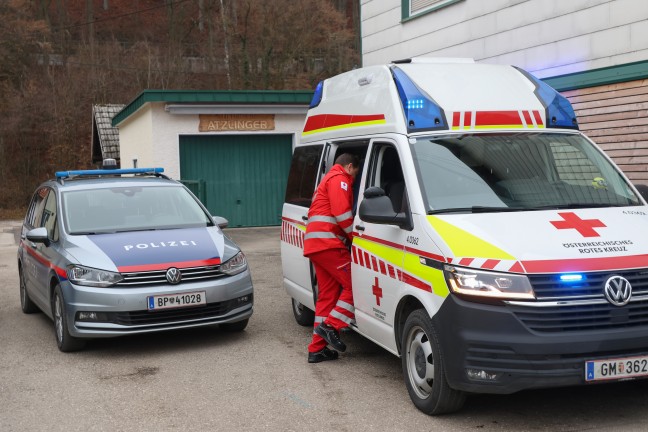 Geb�ude verraucht: Sechs Feuerwehren bei Kaminbrand in Laakirchen im Einsatz