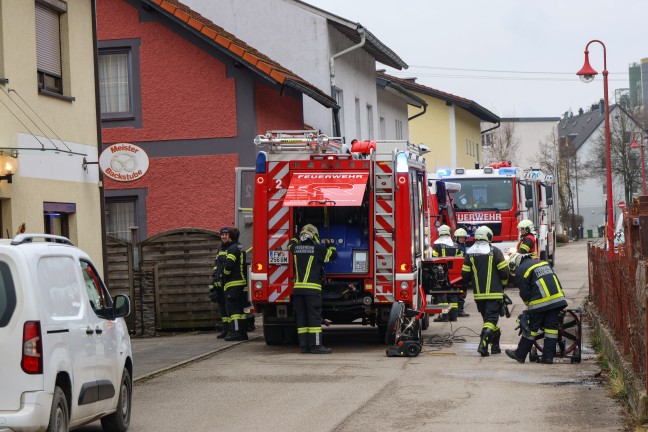 Geb�ude verraucht: Sechs Feuerwehren bei Kaminbrand in Laakirchen im Einsatz