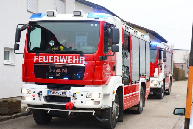 Geb�ude verraucht: Sechs Feuerwehren bei Kaminbrand in Laakirchen im Einsatz