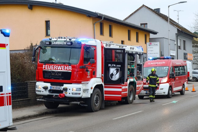 Notarzthubschraubereinsatz: Schwerverletzte Person nach Brand in einem Wohnhaus in Lambach