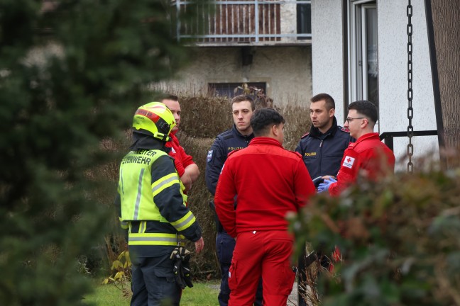Notarzthubschraubereinsatz: Schwerverletzte Person nach Brand in einem Wohnhaus in Lambach