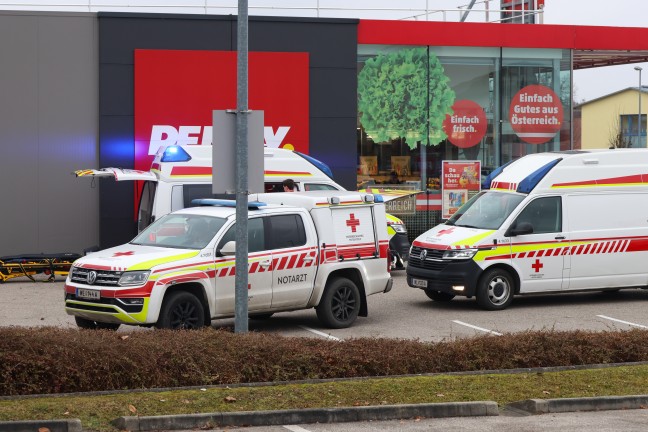 Notarzthubschraubereinsatz: Schwerverletzte Person nach Brand in einem Wohnhaus in Lambach