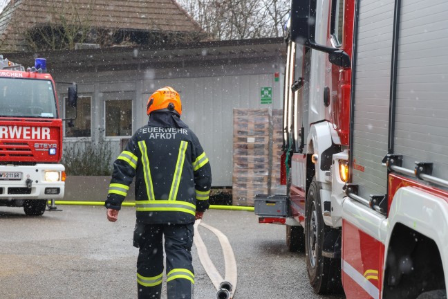 Alarmstufe 2: Gro�einsatz bei Brand in einem Silo eines Unternehmens in Grieskirchen
