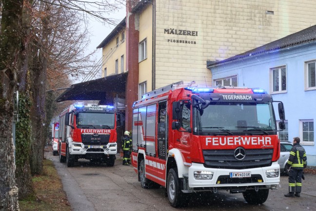 Alarmstufe 2: Gro�einsatz bei Brand in einem Silo eines Unternehmens in Grieskirchen