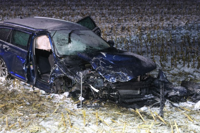 Menschenrettung: F�nf teils Schwerverletzte bei Frontalcrash in Manning
