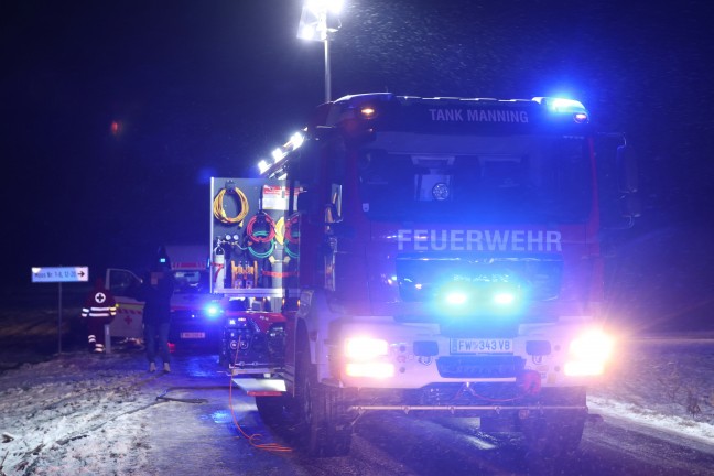 Menschenrettung: F�nf teils Schwerverletzte bei Frontalcrash in Manning