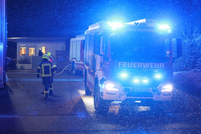 Silobrand: Nochmalige L�schma�nahmen durch Feuerwehr bei M�lzerei in Grieskirchen