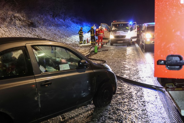 Vier Verletzte: Auto auf Innkreisautobahn bei Weibern gegen Betonmittelleitschiene geschleudert