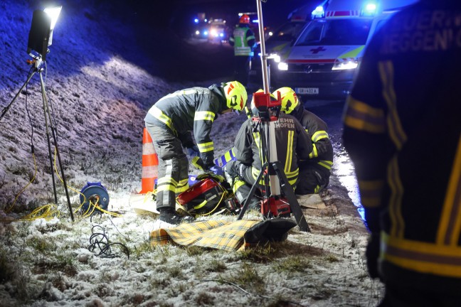 Vier Verletzte: Auto auf Innkreisautobahn bei Weibern gegen Betonmittelleitschiene geschleudert