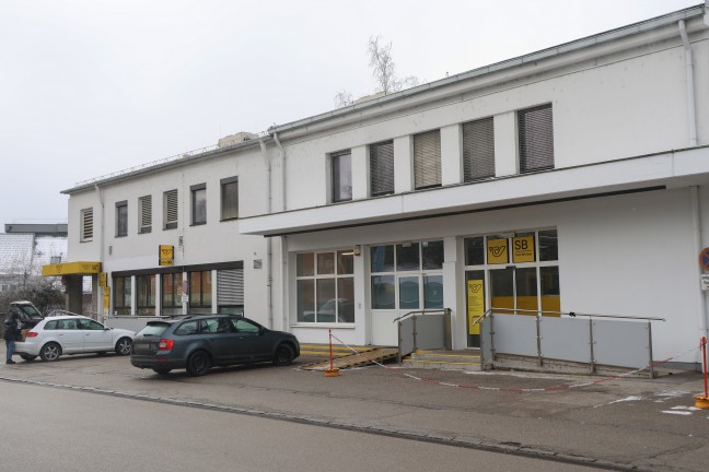 Feuerwehr kurzzeitig nach Brandverdacht bei einem Postgeb�ude in Marchtrenk im Einsatz