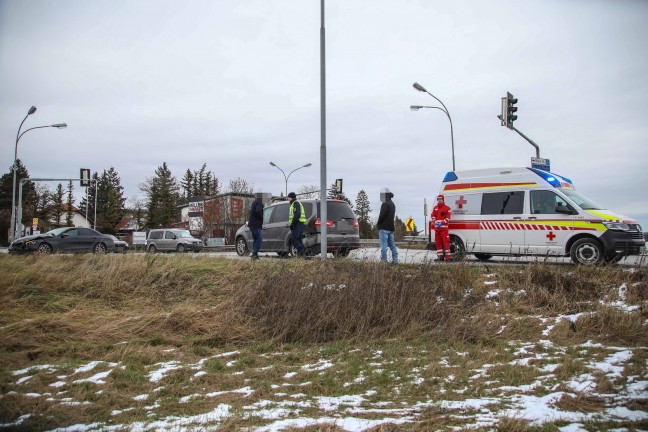 Eine verletzte Person bei Kreuzungscrash auf Wiener Stra�e in Marchtrenk