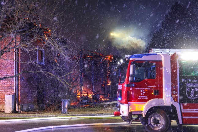 Gro�brand eines landwirtschaftlichen Geb�udes in St. Florian