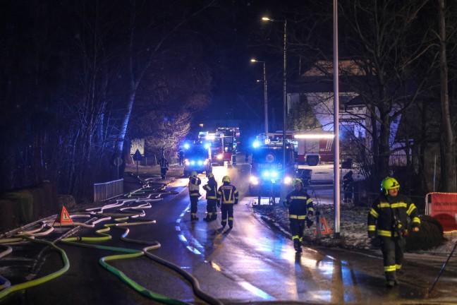 Gro�brand eines landwirtschaftlichen Geb�udes in St. Florian