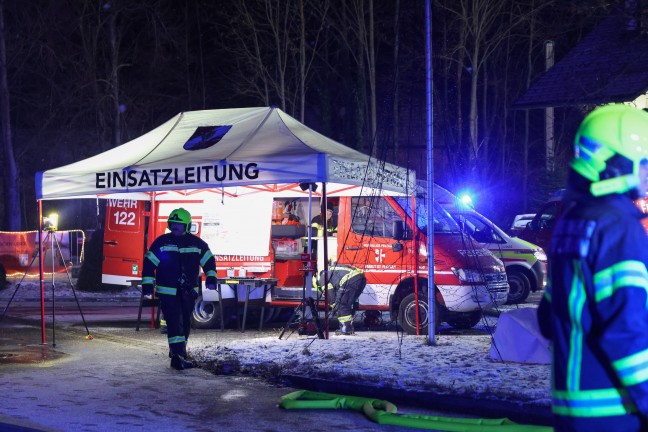 Gro�brand eines landwirtschaftlichen Geb�udes in St. Florian