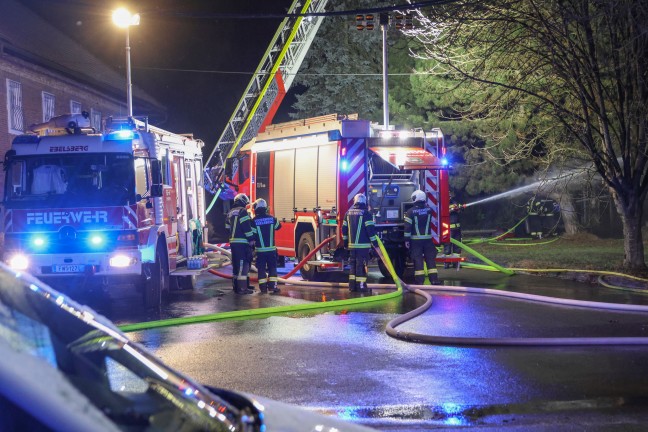 Gro�brand eines landwirtschaftlichen Geb�udes in St. Florian