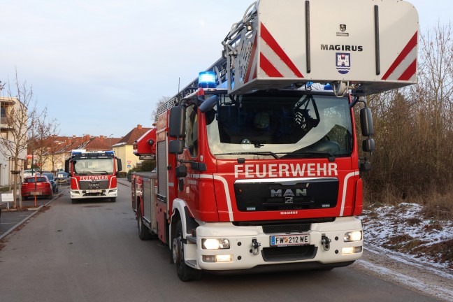 Brandverdacht: Piepsender Rauchwarnmelder in einem Mehrparteienwohnhaus in Wels-Vogelweide
