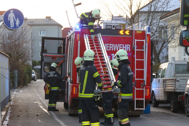 Brandverdacht: Piepsender Rauchwarnmelder in einem Mehrparteienwohnhaus in Wels-Vogelweide