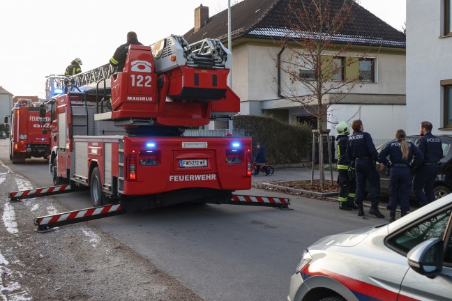 Brandverdacht: Piepsender Rauchwarnmelder in einem Mehrparteienwohnhaus in Wels-Vogelweide