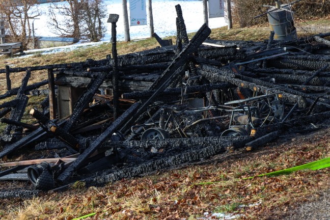 Wurbauerkogel: F�nf Feuerwehren bei Brand eines Ger�teschuppens in Rosenau am Hengstpa� im Einsatz