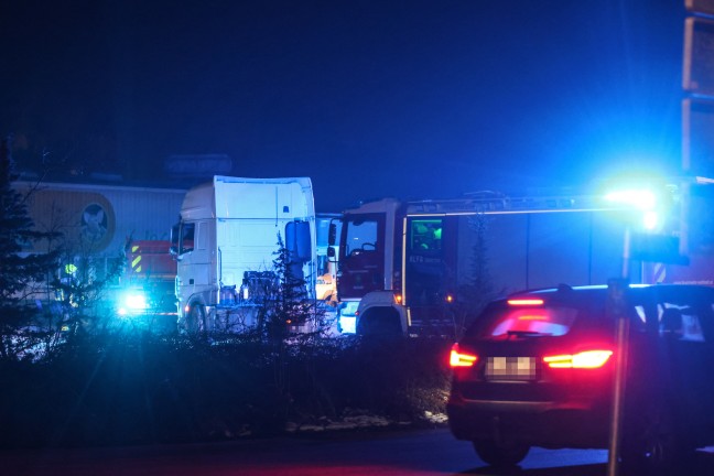 LKW-Bergung: Feuerwehr zum Freimachen von Verkehrswegen nach Sattledt alarmiert
