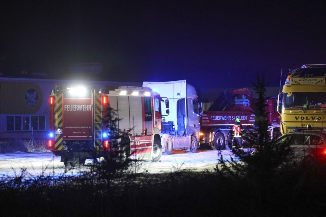 LKW-Bergung: Feuerwehr zum Freimachen von Verkehrswegen nach Sattledt alarmiert