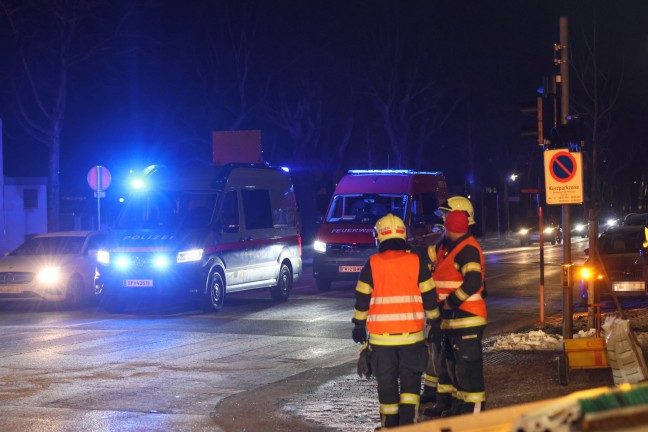 Heftiger Kreuzungscrash zwischen zwei PKW in Wels-Innenstadt