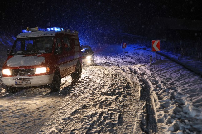 Auto �berschlagen: F�nf Verletzte bei schwerem Verkehrsunfall in Aichkirchen